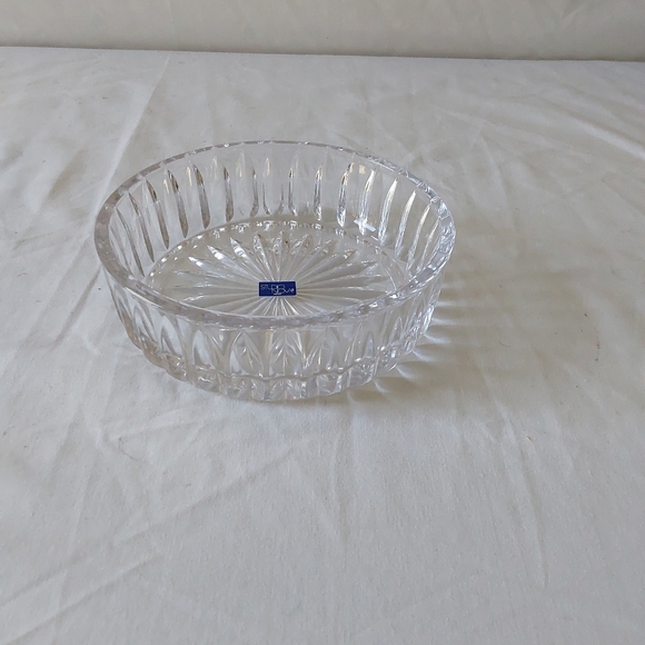 Gilded Poinsettia Crystal Candy Dish/Powder Box - Picture 6 of 16